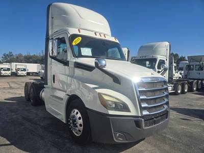 Freightliner Cascadia 126 Day Cab Truck - 400HP, 12 Speed Automatic