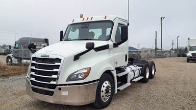 Freightliner Cascadia 126 Day Cab Truck - 450HP, 12 Speed Automatic