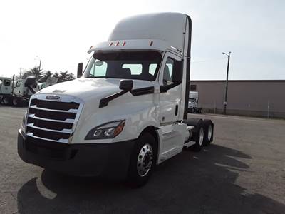 Freightliner Cascadia 126 Day Cab Truck - 450HP, 12 Speed Automatic