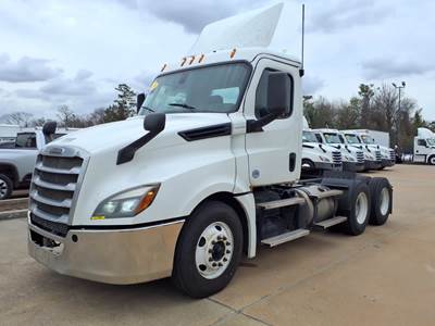 Freightliner Cascadia 126 Day Cab Truck - 455HP, 12 Speed Automatic