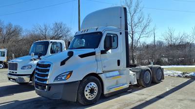 Freightliner Cascadia 126 Day Cab Truck - 400HP, 12 Speed Automatic