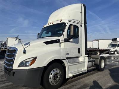 Freightliner Cascadia 126 Single Axle Day Cab Truck - 455HP, 12 Speed Automatic