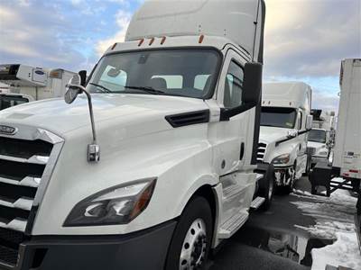 Freightliner Cascadia 126 Single Axle Day Cab Truck - 455HP, 12 Speed Automatic
