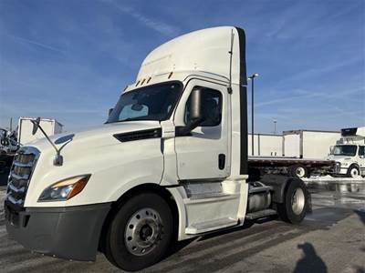 Freightliner Cascadia 126 Single Axle Day Cab Truck - 455HP, 12 Speed Automatic