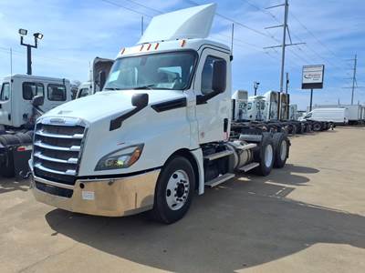 Freightliner Cascadia 126 Day Cab Truck - 455HP, 12 Speed Automatic
