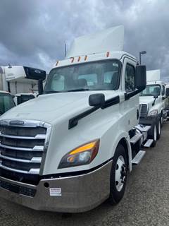 Freightliner Cascadia 126 Day Cab Truck - 455HP, 12 Speed Automatic