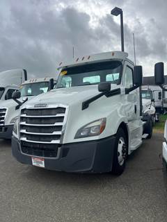 Freightliner Cascadia 126 Single Axle Day Cab Truck - 450HP, 12 Speed Automatic