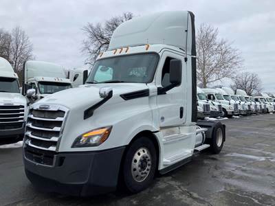 Freightliner Cascadia 126 Single Axle Day Cab Truck - 455HP, 12 Speed Automatic