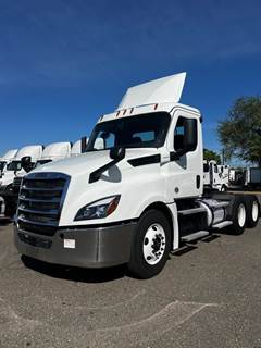 Freightliner Cascadia 126 Day Cab Truck - 455HP, 12 Speed Automatic