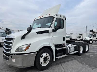 Freightliner Cascadia 126 Day Cab Truck - 455HP, 12 Speed Automatic