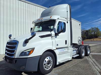 Freightliner Cascadia 126 Day Cab Truck - 400HP, 12 Speed Automatic