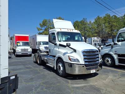 Freightliner Cascadia 126 Day Cab Truck - 455HP, 12 Speed Automatic