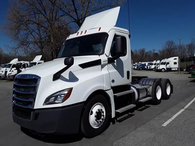 Freightliner Cascadia 126 Day Cab Truck - 455HP, 10 Speed Manual