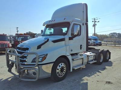 Freightliner Cascadia 126 Day Cab Truck - 455HP, 12 Speed Automatic