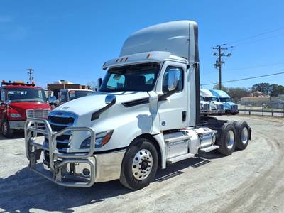 Freightliner Cascadia 126 Day Cab Truck - 455HP, 12 Speed Automatic