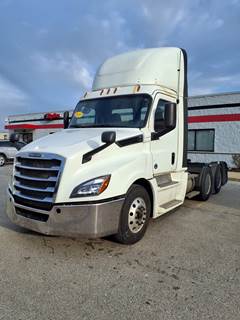 Freightliner Cascadia 126 Day Cab Truck - 450HP, 12 Speed Automatic
