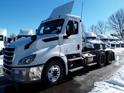 Freightliner Cascadia 126 Day Cab Truck - 450HP, 12 Speed Automatic