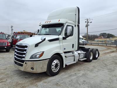 Freightliner Cascadia 126 Day Cab Truck - 455HP, 12 Speed Automatic