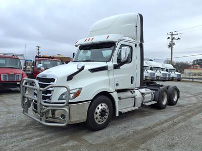 Freightliner Cascadia 126 Day Cab Truck - 455HP, 12 Speed Automatic