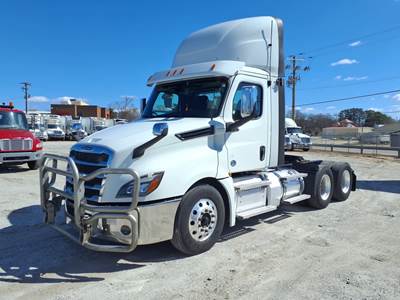 Freightliner Cascadia 126 Day Cab Truck - 455HP, 12 Speed Automatic