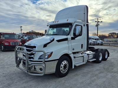 Freightliner Cascadia 126 Day Cab Truck - 455HP, 12 Speed Automatic