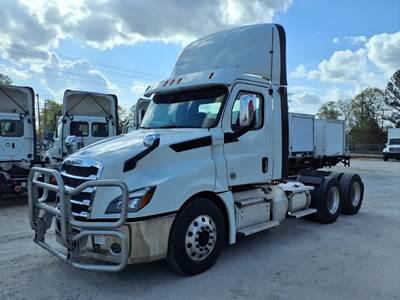 Freightliner Cascadia 126 Day Cab Truck - 455HP, 12 Speed Automatic