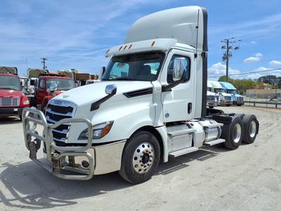 Freightliner Cascadia 126 Day Cab Truck - 455HP, 12 Speed Automatic
