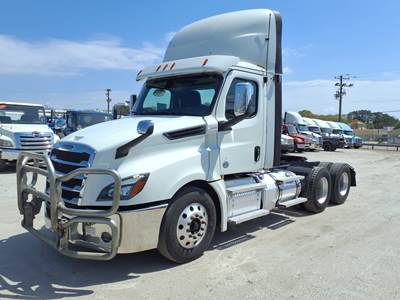 Freightliner Cascadia 126 Day Cab Truck - 455HP, 12 Speed Automatic