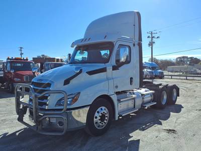 Freightliner Cascadia 126 Day Cab Truck - 455HP, 12 Speed Automatic