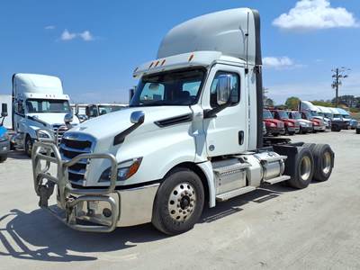 Freightliner Cascadia 126 Day Cab Truck - 455HP, 12 Speed Automatic