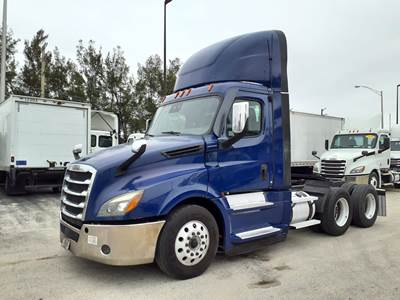 Freightliner Cascadia 126 Day Cab Truck - 400HP, 12 Speed Automatic