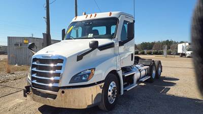 Freightliner Cascadia 126 Day Cab Truck - 450HP, 12 Speed Automatic