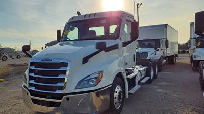 Freightliner Cascadia 126 Day Cab Truck - 450HP, 12 Speed Automatic