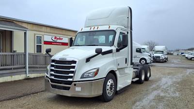 Freightliner Cascadia 126 Day Cab Truck - 455HP, 12 Speed Automatic