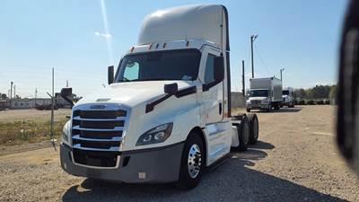 Freightliner Cascadia 126 Day Cab Truck - 400HP, 12 Speed Automatic
