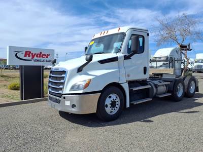 Freightliner Cascadia 126 Day Cab Truck - 450HP, 12 Speed Automatic