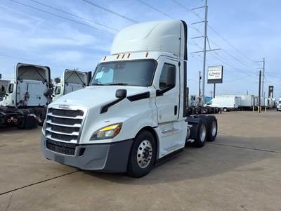Freightliner Cascadia 126 Day Cab Truck - 400HP, 12 Speed Automatic
