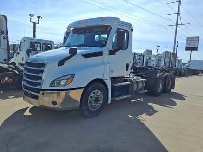 Freightliner Cascadia 126 Day Cab Truck - 450HP, 12 Speed Automatic