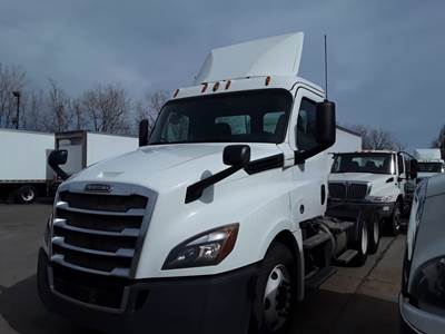 Freightliner Cascadia 126 Day Cab Truck - 450HP, 12 Speed Automatic