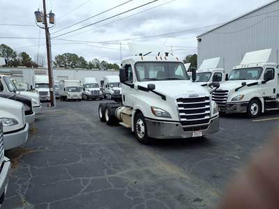 Freightliner Cascadia 126 Day Cab Truck - 450HP, 12 Speed Automatic