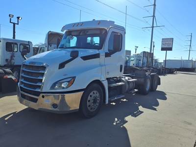Freightliner Cascadia 126 Day Cab Truck - 450HP, 12 Speed Automatic
