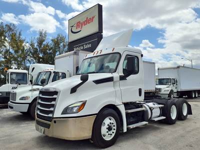 Freightliner Cascadia 126 Day Cab Truck - 455HP, 12 Speed Automatic