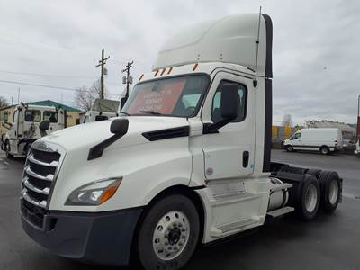 Freightliner Cascadia 126 Day Cab Truck - 450HP, 12 Speed Automatic