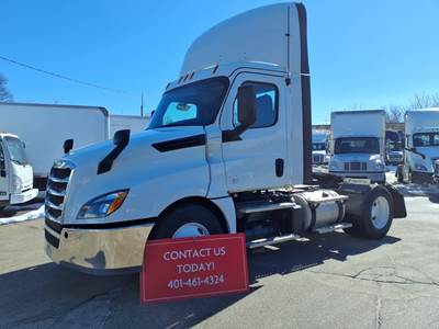 Freightliner Cascadia 126 Single Axle Day Cab Truck - 410HP, 10 Speed Manual