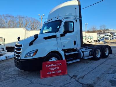 Freightliner Cascadia 126 Day Cab Truck - 455HP, 12 Speed Automatic