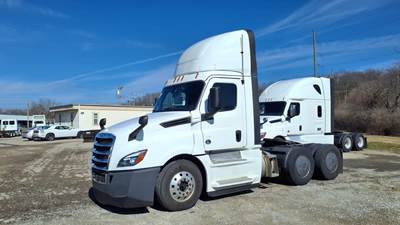 Freightliner Cascadia 126 Day Cab Truck - 400HP, 12 Speed Automatic
