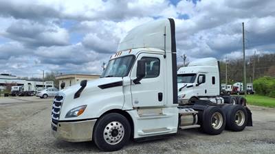 Freightliner Cascadia 126 Day Cab Truck - 455HP, 12 Speed Automatic