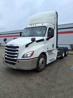 Freightliner Cascadia 126 Day Cab Truck - 455HP, 12 Speed Automatic