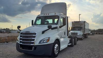 Freightliner Cascadia 126 Day Cab Truck - 400HP, 12 Speed Automatic