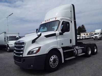 Freightliner Cascadia 126 Day Cab Truck - 455HP, 12 Speed Automatic
